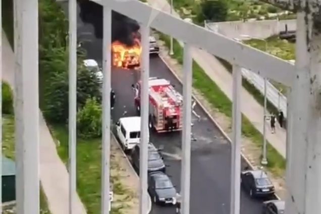 У підмосковній Балашисі підірвали авто в кварталі для військових: водій загинув, момент вибуху потрапив на відео