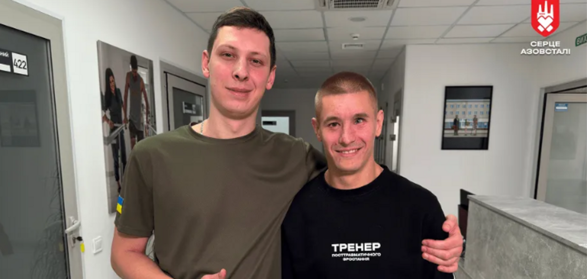 Від порятунку життя на війні до посттравматичного зростання: оборонець Маріуполя допомагає побратиму відновитися після полону