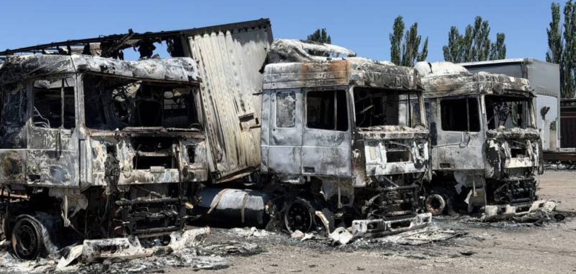 В Донецке ВСУ сожгли 22 грузовика оккупантов на стоянке: все подробности. Фото