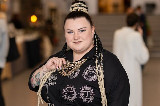Alyona Alyona разделась до купальника, и ее засыпали комплиментами: где певица проводит летний отпуск. Фото