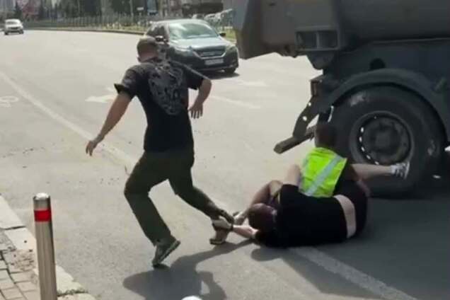 У Києві невідомі побили активіста, який намагався захистити від знесення історичну будівлю училища зв'язку: усі подробиці. Фото