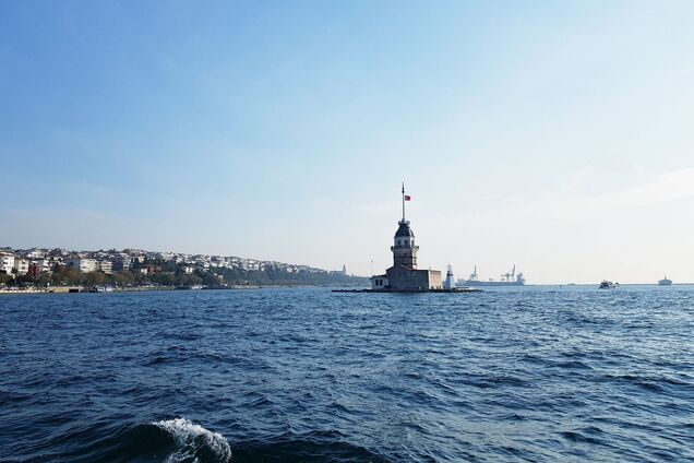 Где на Земле находится самое крошечное море: это одно из самых интересных мест для изучения