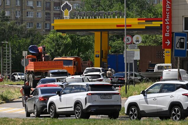 Після українських атак виробництво бензину в Росії впало до 65% попиту – Reuters
