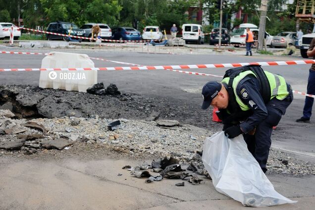 Гігантська вирва на перехресті доріг і сотні вибитих вікон: наслідки атаки армії Росії на Київ. Фоторепортаж