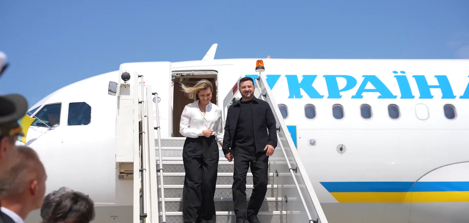 Зеленский во главе украинской делегации прибыл в Париж на саммит 'коалиции желающих': какие мероприятия запланированы. Видео