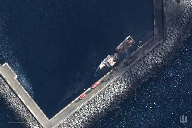 ВМС України знищили російський прикордонний корабель 'Ізумруд' неподалік Новоросійська. Супутниковий знімок