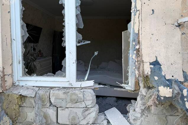 Ворог вдарив двома ракетами по житлових кварталах Одещини: загинула жінка, поранений чоловік, зруйновано два будинки. Фото