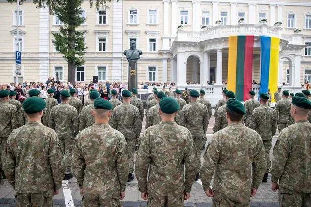 Небувалий патріотичний підйом: у Литві виникли черги добровольців до військкоматів