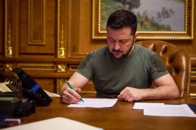 'Мадяр', Свириденко, Шмыгаль и другие: Зеленский вручил награды по случаю Дня украинской государственности
