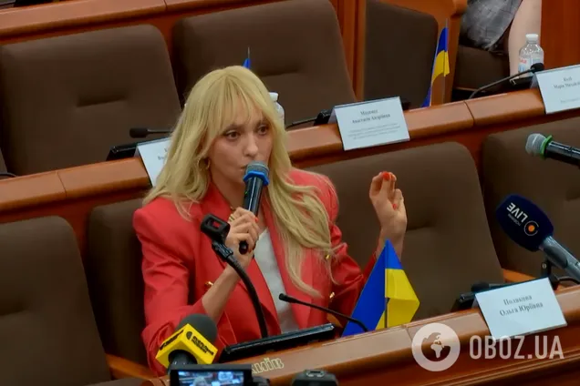 Мережею розлетілося невдале фото Полякової після виступу перед нардепами: співачка не стримала емоцій і звернулася до всіх жінок