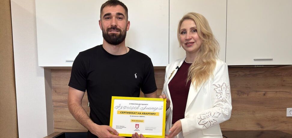Захисник Маріуполя Анатолій Алфьоров отримав квартиру від Фонду Ріната Ахметова після втрати дому через окупацію