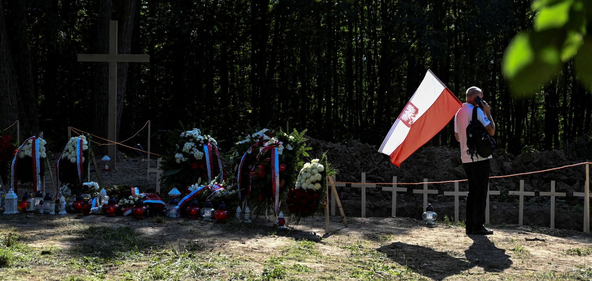 'Осквернял мемориалы и готовил диверсии': в Польше предъявили обвинение 18-летнему украинцу