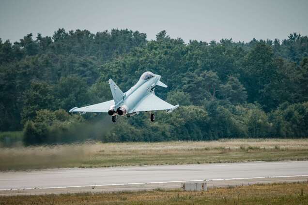 Грізний супротивник для Су-35 та Су-57: у Німеччині засвітили Eurofighter Typhoon у найсучаснішій модифікації. Фото