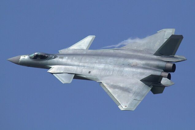 У США б'ють на сполох через безпрецедентні темпи серійного виробництва Китаєм винищувачів J-20: скоро перевищить чисельність F-22