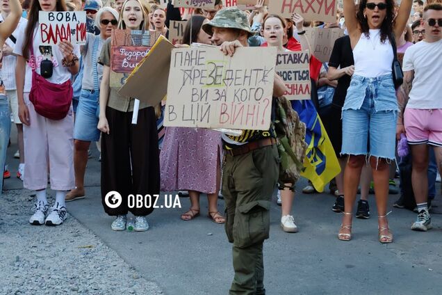 'У війни немає канікул': у містах України третій день тривають мітинги проти звільнення Федорова. Фото і відео