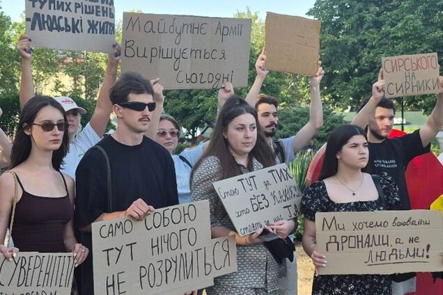 'Война не прощает ошибок': в городах Украины четвертый день подряд проходят массовые митинги. Фото и видео