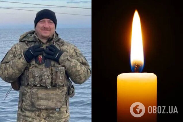 Десятки людей стояли на коленях: проводили в последний путь командира катера, погибшего в Одесском порту. Фото