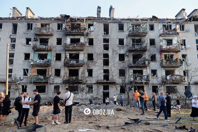 Россия совершила массированную атаку на Киев: 27 человек погибли, более 100 ранены. Зеленский посетил место ударов. Фото и видео