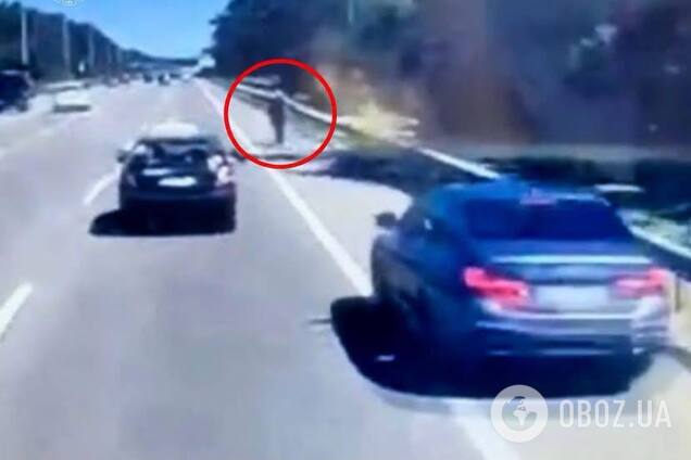 В Киеве пьяный водитель BMW на обочине сбил насмерть 17-летнего велосипедиста и протаранил учебный автомобиль. Подробности, видео и фото
