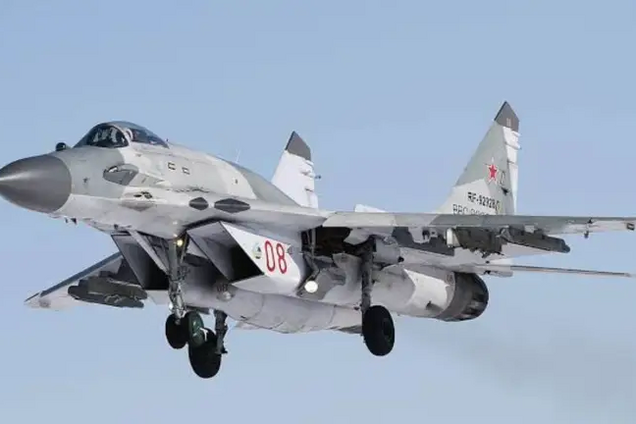 Силы обороны уничтожили истребитель МиГ-29 и 'Панцирь-С1' на аэродроме в Курской области. Видео