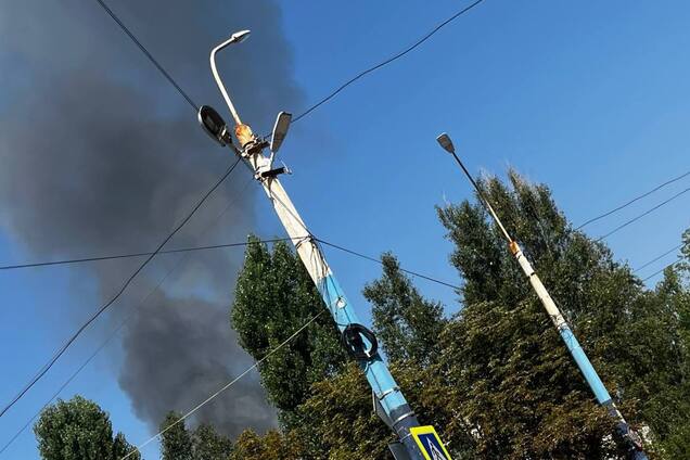 В Мариуполе и под Луганском прогремели взрывы: поднялся дым. Фото и видео