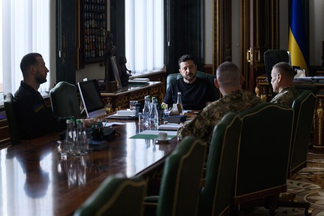 Україна готується до різних варіантів розвитку подій на Чернігівсько-Київському напрямку: Зеленський провів зустріч з Хмарою і Палісою. Фото