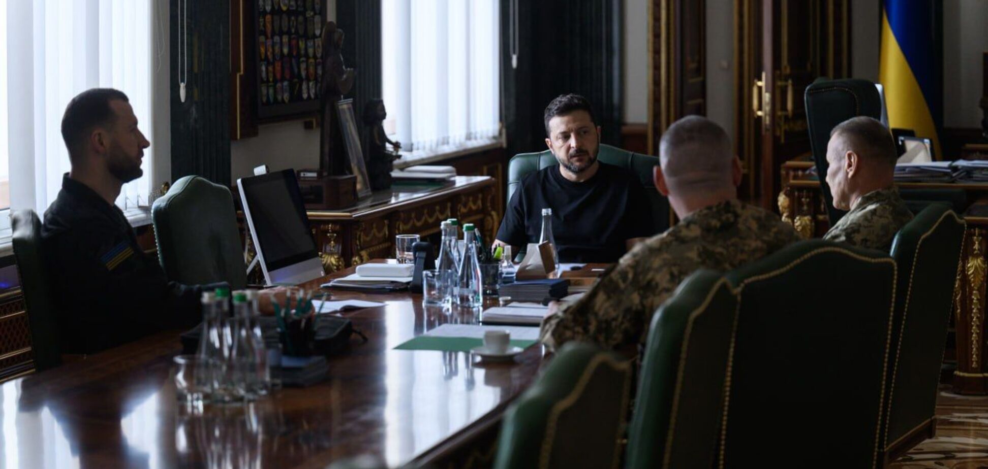 Украина готовится к различным вариантам развития событий на Черниговско-Киевском направлении: Зеленский провел встречу с Хмарой и Палисой. Фото