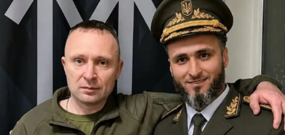 "Слава Богу, не я". Колишній колега Зеленського і зірка "Ліги сміху", що пішов на війну, іронічно відреагував на призначення Драпатого