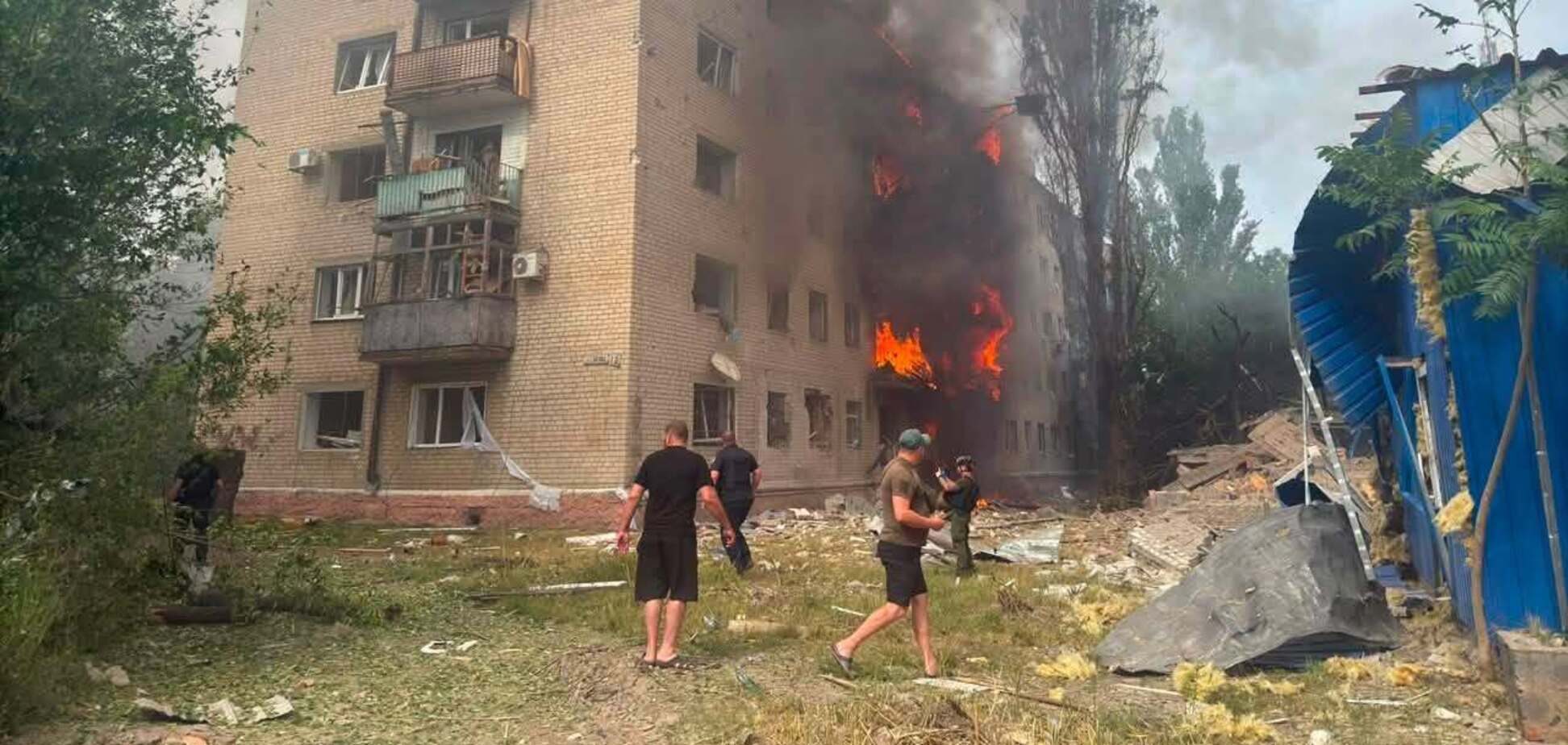 Враг нанёс авиаудар по Славянску: повреждено семь многоэтажных домов, много раненых. Фото