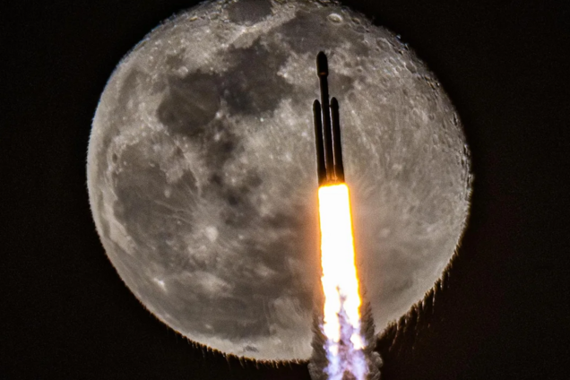 Фрагмент ракети SpaceX вріжеться в поверхню Місяця на швидкості понад 8600 км/год: чим це може скінчитись