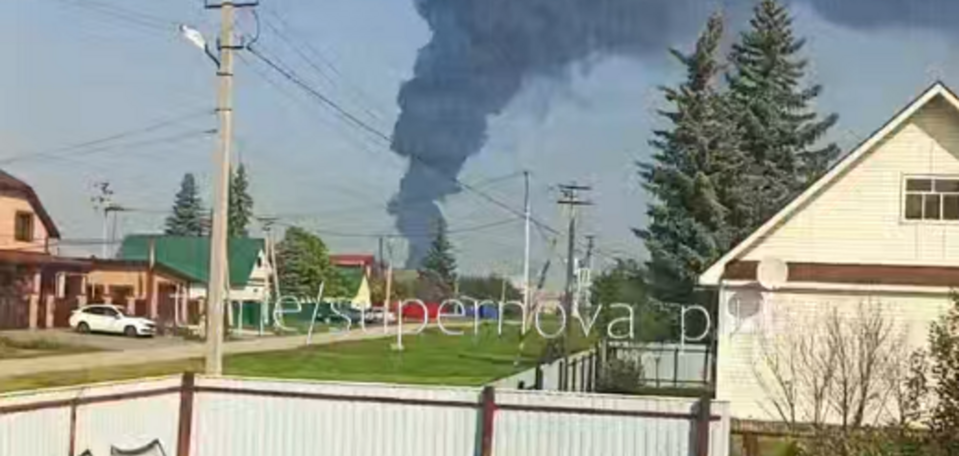 У Башкортостані атаковано важливий нафтовий об'єкт: стовп диму видно здалеку. Відео