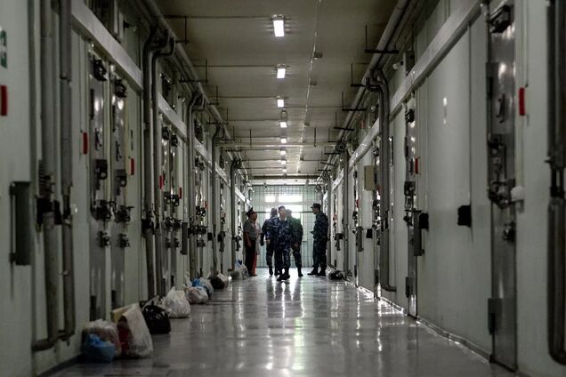 'Государственная измена': в Москве бросили за решетку россиянина за татуировку с тризубом