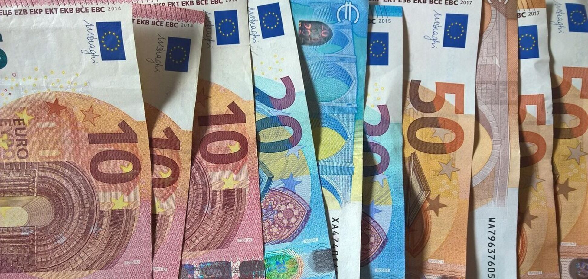 Що означає символ євро: розкрито таємне значення €