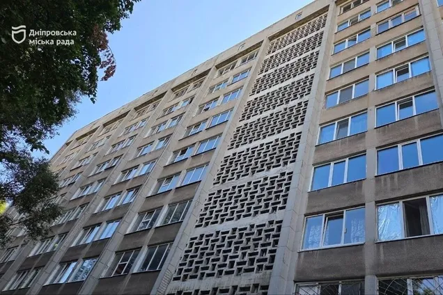 В Днепре при поддержке международных партнеров восстанавливают общежития после российских обстрелов