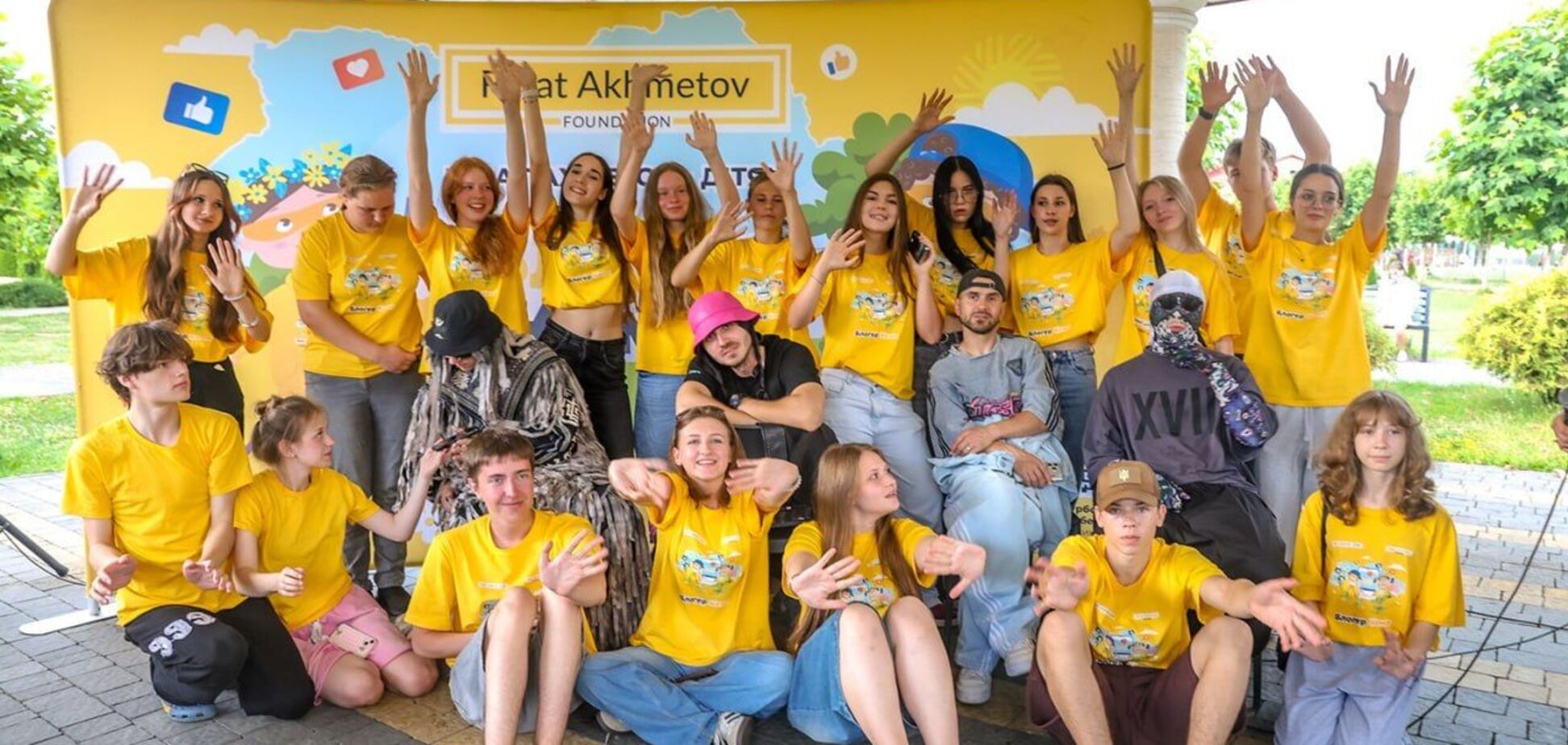 'Вірте у свої сили': переможці 'Євробачення-2022' KALUSH завітали до дітей у 'Блогер Кемп'
