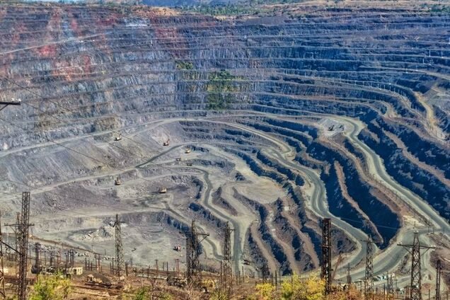 Южный ГОК частично приостанавливает работу из-за атак агрессора на гражданские торговые суда