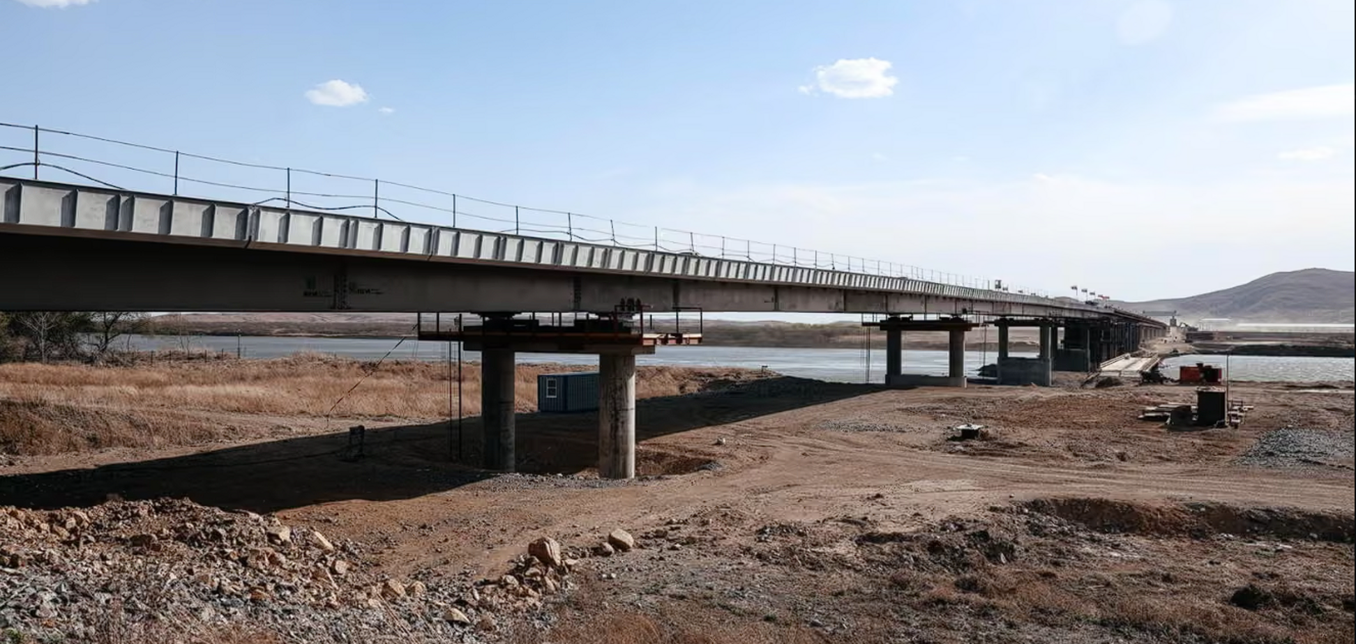 Міст може використовуватися для прихованої військової логістики