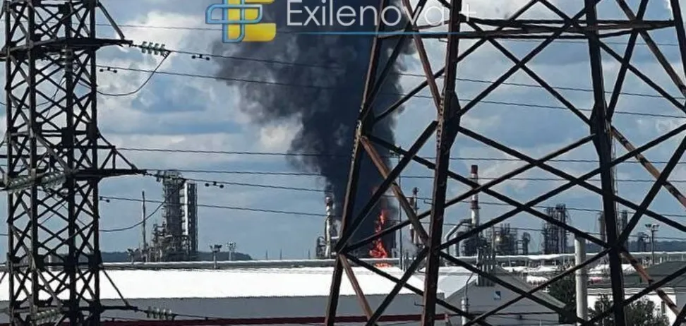 В російській Пермі атакували НПЗ, горить одна з установок. Фото і відео