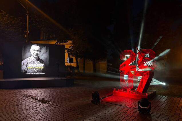 В Киеве открыли инсталляцию, посвященную четвертой годовщине российского теракта в Оленевке. Фото и видео