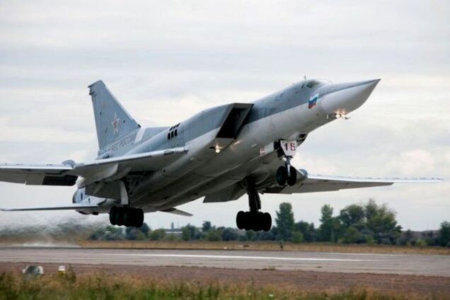 Росія підняла у повітря групу літаків Ту-160 з аеродрому 'Українка': можливі пуски крилатих ракет