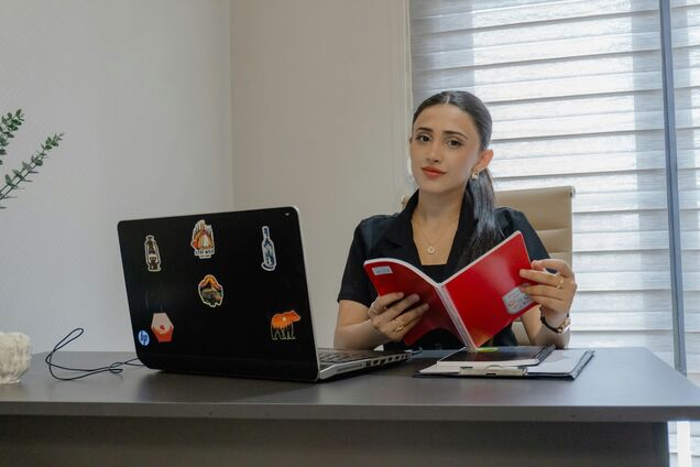 'Я себя ценю, поэтому прекращаю сотрудничество': диалог 23-летней репетитора с мамой ученика вызвал дискуссию в сети