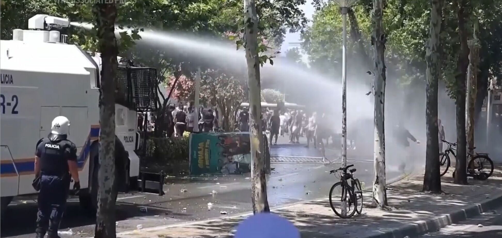 Протесты в Албании против проекта застройки побережья компанией Кушнера