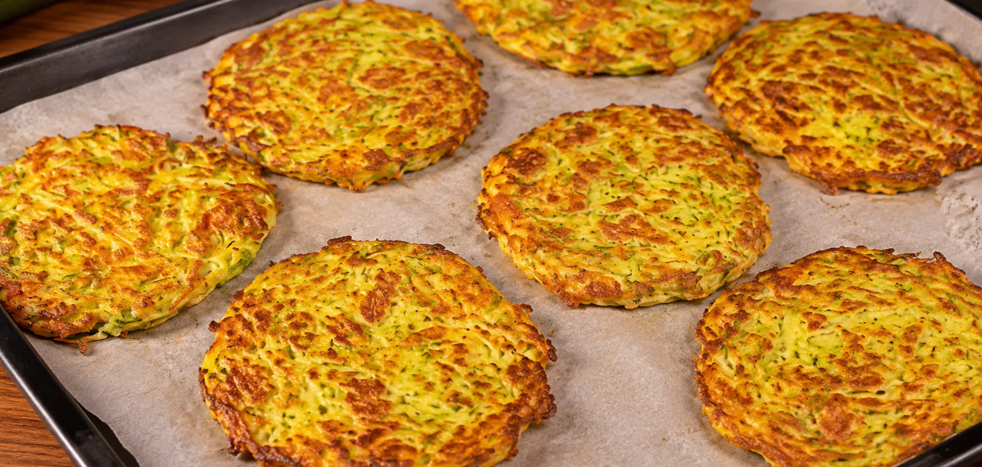 Сытные кабачковые блинчики с начинкой: как приготовить