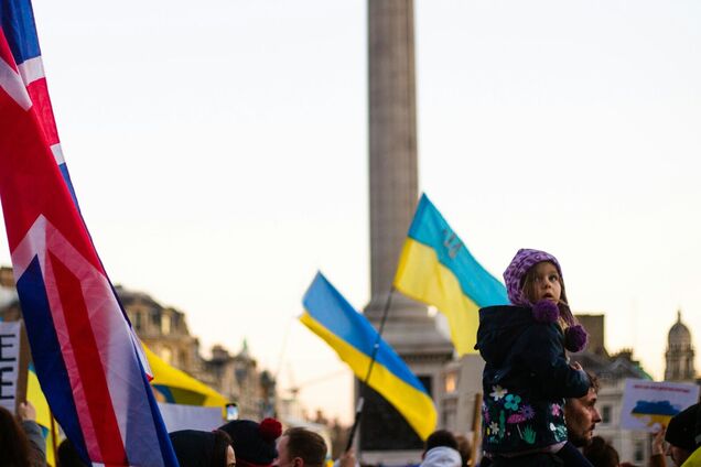 Иллюстрация — мирная акция в поддержку Украины в Великобритании