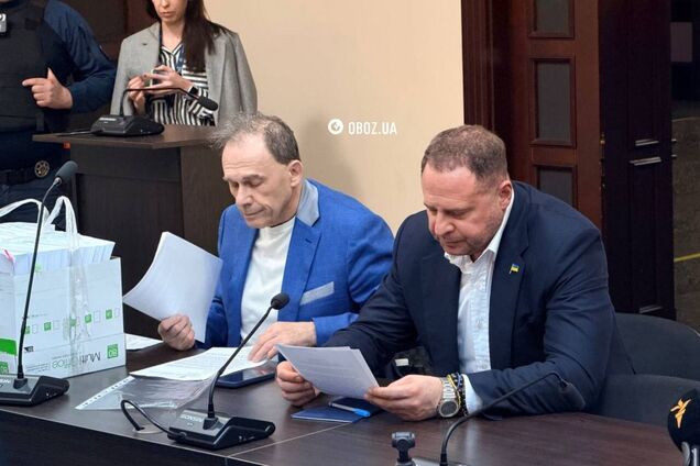 16 июля Ермак встретился с тогдашним главнокомандующим ВСУ Александром Сырским