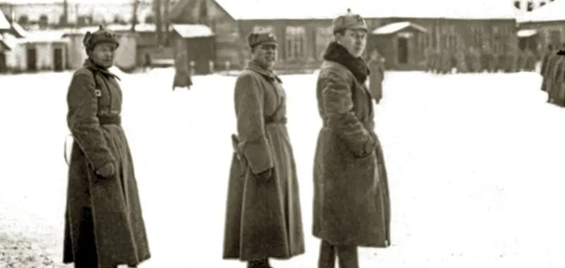 Ивановская промышленная область. Командование N-го полка войск ОГПУ в Кинешме, подразделения которого обеспечивали порядок во время переселения местных колхозников в Донецкую область, 1933 год
