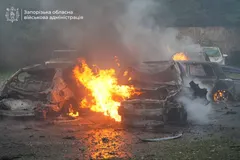 Враг устроил массированный обстрел Запорожья: горят десятки автомобилей, среди раненых — ребенок. Фото