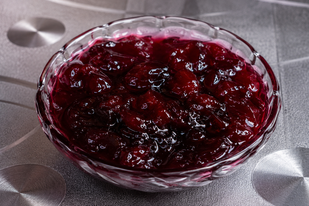 Как приготовить вкусное вишневое варенье всего за 10 минут: отлично хранится
