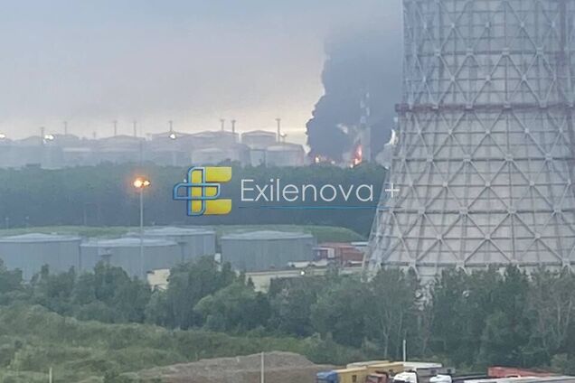 В Санкт-Петербурге прогремели взрывы: в порту зафиксированы многочисленные прилеты, горит нефтяной терминал. Фото и видео