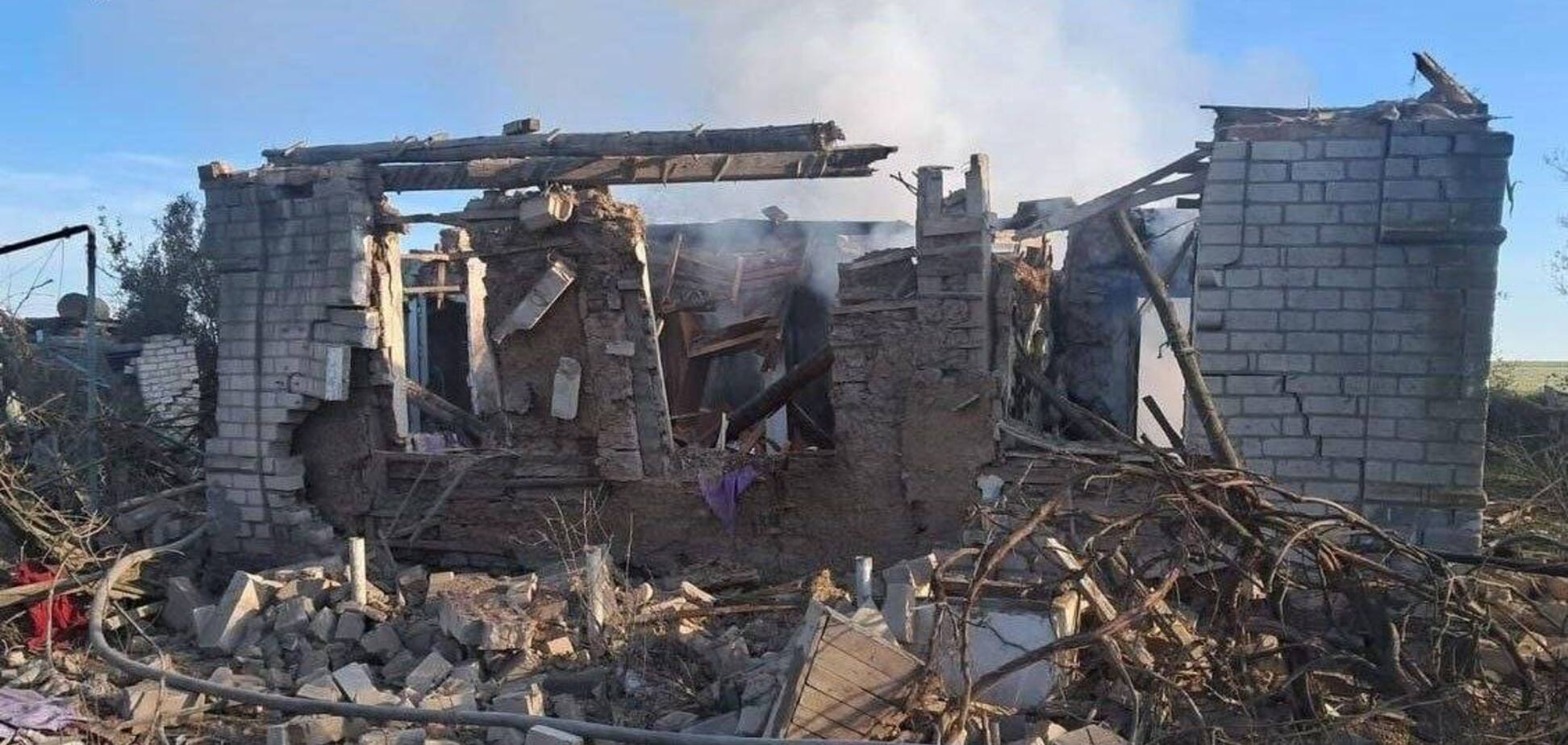 За добу ворог здійснив 912 ударів по Запоріжжю та області: загинула людина, 16 постраждалих. Фото